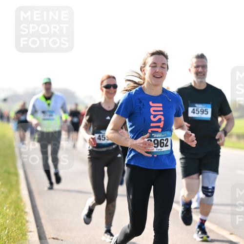 12.04.2026 - 45. Internationalen Wilhelmsburger Insellauf Dr. Thomas Lammeyer http://msf.ph/oto/9448111 12.04.2026 10:33:14 Laufen 45, 45, 2962, 4595, 3615 meine-sportfotos.de