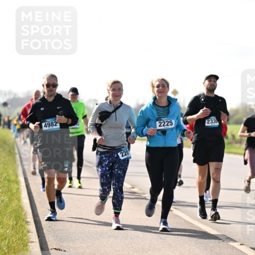 12.04.2026 - 45. Internationalen Wilhelmsburger Insellauf Dr. Thomas Lammeyer http://msf.ph/oto/9448160 12.04.2026 10:33:27 Laufen 4982, 220, 2225, 2330, 5537 meine-sportfotos.de