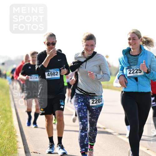 12.04.2026 - 45. Internationalen Wilhelmsburger Insellauf Dr. Thomas Lammeyer http://msf.ph/oto/9448167 12.04.2026 10:33:29 Laufen 4982, 2203, 2225, 2330 meine-sportfotos.de