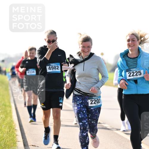 12.04.2026 - 45. Internationalen Wilhelmsburger Insellauf Dr. Thomas Lammeyer http://msf.ph/oto/9448168 12.04.2026 10:33:29 Laufen 4334, 4982, 2203, 2225, 2330 meine-sportfotos.de