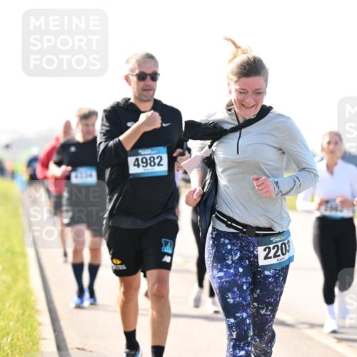 12.04.2026 - 45. Internationalen Wilhelmsburger Insellauf Dr. Thomas Lammeyer http://msf.ph/oto/9448171 12.04.2026 10:33:29 Laufen 4554, 4982, 2203, 2100, 2225 meine-sportfotos.de