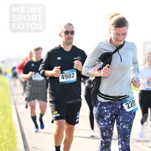 12.04.2026 - 45. Internationalen Wilhelmsburger Insellauf Dr. Thomas Lammeyer http://msf.ph/oto/9448173 12.04.2026 10:33:30 Laufen 4982, 45, 220, 2642 meine-sportfotos.de