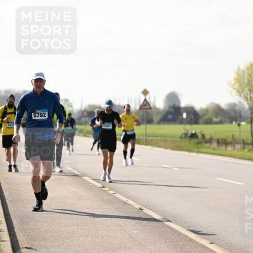 12.04.2026 - 45. Internationalen Wilhelmsburger Insellauf Dr. Thomas Lammeyer http://msf.ph/oto/9448244 12.04.2026 10:33:45 Laufen 5792, 3397 meine-sportfotos.de