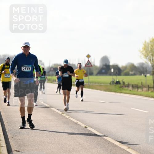 12.04.2026 - 45. Internationalen Wilhelmsburger Insellauf Dr. Thomas Lammeyer http://msf.ph/oto/9448245 12.04.2026 10:33:45 Laufen 4476, 5792, 3397 meine-sportfotos.de