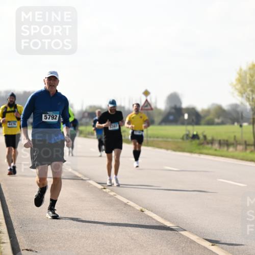 12.04.2026 - 45. Internationalen Wilhelmsburger Insellauf Dr. Thomas Lammeyer http://msf.ph/oto/9448247 12.04.2026 10:33:45 Laufen 5792, 4476 meine-sportfotos.de