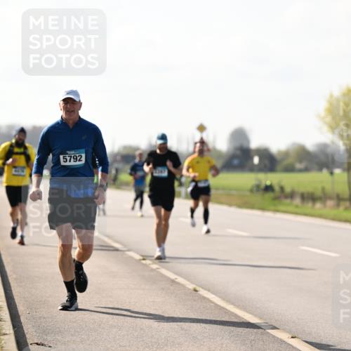 12.04.2026 - 45. Internationalen Wilhelmsburger Insellauf Dr. Thomas Lammeyer http://msf.ph/oto/9448250 12.04.2026 10:33:45 Laufen 5792 meine-sportfotos.de