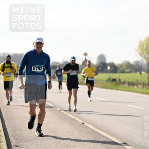 12.04.2026 - 45. Internationalen Wilhelmsburger Insellauf Dr. Thomas Lammeyer http://msf.ph/oto/9448253 12.04.2026 10:33:46 Laufen 4476, 5792 meine-sportfotos.de