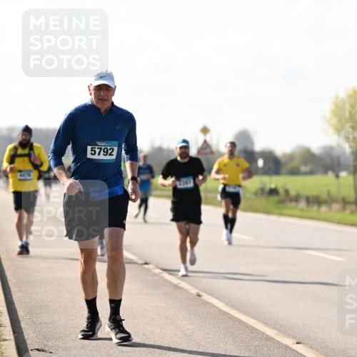 12.04.2026 - 45. Internationalen Wilhelmsburger Insellauf Dr. Thomas Lammeyer http://msf.ph/oto/9448257 12.04.2026 10:33:46 Laufen 4470, 5792 meine-sportfotos.de