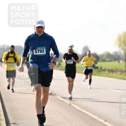 12.04.2026 - 45. Internationalen Wilhelmsburger Insellauf Dr. Thomas Lammeyer http://msf.ph/oto/9448261 12.04.2026 10:33:47 Laufen 5792 meine-sportfotos.de
