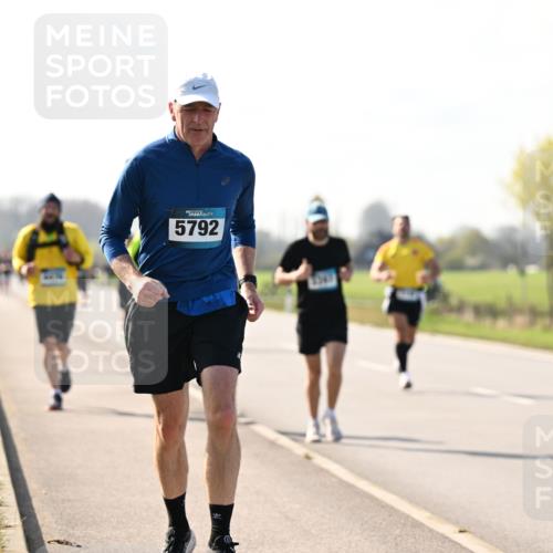 12.04.2026 - 45. Internationalen Wilhelmsburger Insellauf Dr. Thomas Lammeyer http://msf.ph/oto/9448263 12.04.2026 10:33:47 Laufen 5792 meine-sportfotos.de