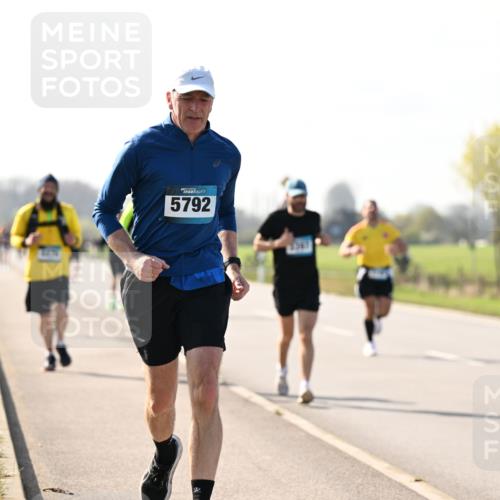 12.04.2026 - 45. Internationalen Wilhelmsburger Insellauf Dr. Thomas Lammeyer http://msf.ph/oto/9448264 12.04.2026 10:33:47 Laufen 5792 meine-sportfotos.de