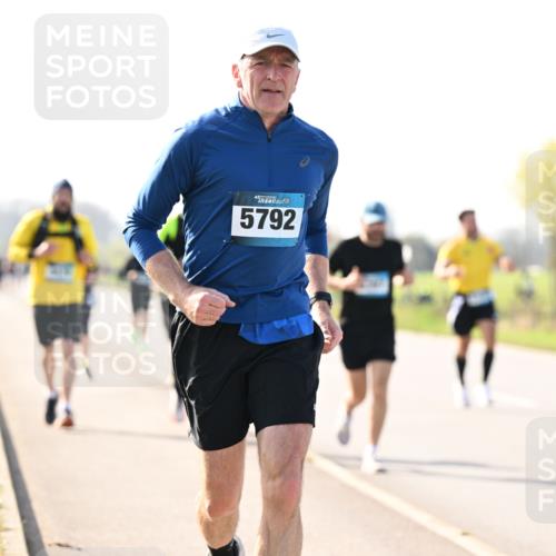 12.04.2026 - 45. Internationalen Wilhelmsburger Insellauf Dr. Thomas Lammeyer http://msf.ph/oto/9448270 12.04.2026 10:33:48 Laufen 45, 5792 meine-sportfotos.de