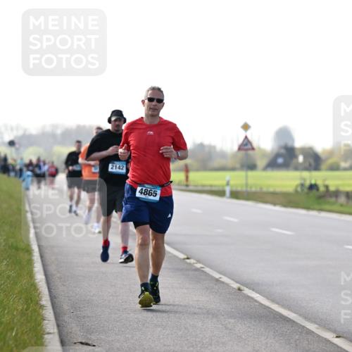 12.04.2026 - 45. Internationalen Wilhelmsburger Insellauf Dr. Thomas Lammeyer http://msf.ph/oto/9448540 12.04.2026 10:35:15 Laufen 2142, 4865, 19, 572 meine-sportfotos.de