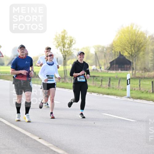 12.04.2026 - 45. Internationalen Wilhelmsburger Insellauf Dr. Thomas Lammeyer http://msf.ph/oto/9448615 12.04.2026 10:35:41 Laufen 3660, 3910 meine-sportfotos.de