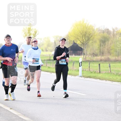 12.04.2026 - 45. Internationalen Wilhelmsburger Insellauf Dr. Thomas Lammeyer http://msf.ph/oto/9448620 12.04.2026 10:35:42 Laufen 560, 3910 meine-sportfotos.de