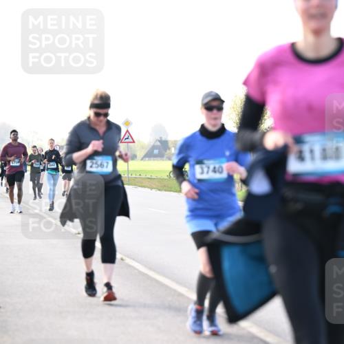12.04.2026 - 45. Internationalen Wilhelmsburger Insellauf Dr. Thomas Lammeyer http://msf.ph/oto/9448662 12.04.2026 10:35:55 Laufen 5756, 4100, 3005, 5842, 2567, 3740 meine-sportfotos.de