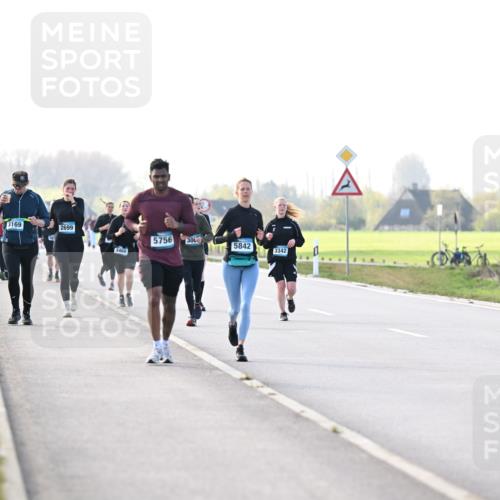 12.04.2026 - 45. Internationalen Wilhelmsburger Insellauf Dr. Thomas Lammeyer http://msf.ph/oto/9448669 12.04.2026 10:35:58 Laufen 3169, 2699, 5756, 300, 3460, 5842, 3342 meine-sportfotos.de
