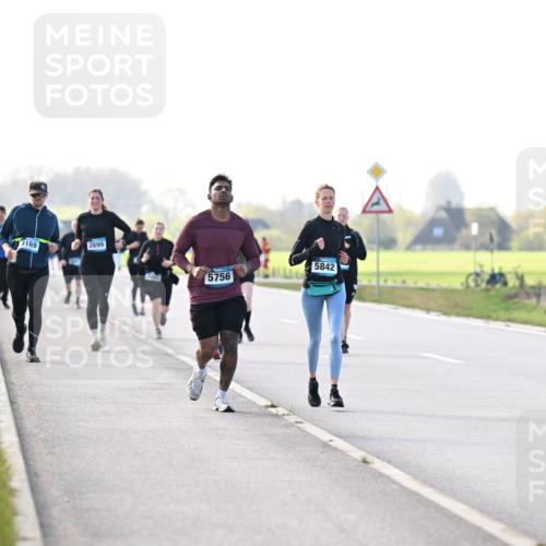 12.04.2026 - 45. Internationalen Wilhelmsburger Insellauf Dr. Thomas Lammeyer http://msf.ph/oto/9448676 12.04.2026 10:35:59 Laufen 3169, 2699, 5756, 5842 meine-sportfotos.de