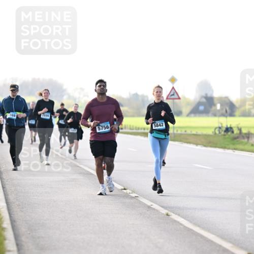 12.04.2026 - 45. Internationalen Wilhelmsburger Insellauf Dr. Thomas Lammeyer http://msf.ph/oto/9448679 12.04.2026 10:36:00 Laufen 169, 2699, 5756, 5842 meine-sportfotos.de