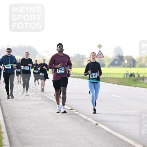 12.04.2026 - 45. Internationalen Wilhelmsburger Insellauf Dr. Thomas Lammeyer http://msf.ph/oto/9448680 12.04.2026 10:36:00 Laufen 3169, 2699, 5756, 5842 meine-sportfotos.de