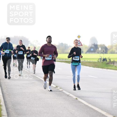 12.04.2026 - 45. Internationalen Wilhelmsburger Insellauf Dr. Thomas Lammeyer http://msf.ph/oto/9448681 12.04.2026 10:36:00 Laufen 3169, 2699, 5756, 5842 meine-sportfotos.de