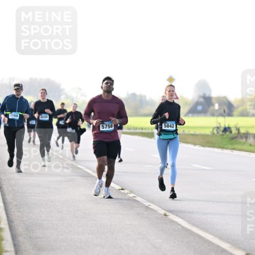 12.04.2026 - 45. Internationalen Wilhelmsburger Insellauf Dr. Thomas Lammeyer http://msf.ph/oto/9448682 12.04.2026 10:36:00 Laufen 3169, 2699, 5756, 5842 meine-sportfotos.de