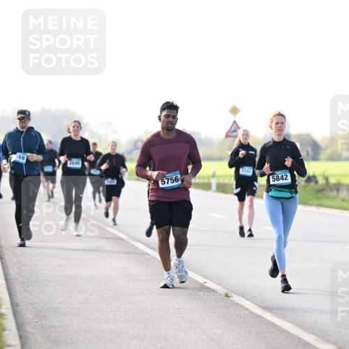 12.04.2026 - 45. Internationalen Wilhelmsburger Insellauf Dr. Thomas Lammeyer http://msf.ph/oto/9448690 12.04.2026 10:36:01 Laufen 169, 2699, 5756, 5842 meine-sportfotos.de
