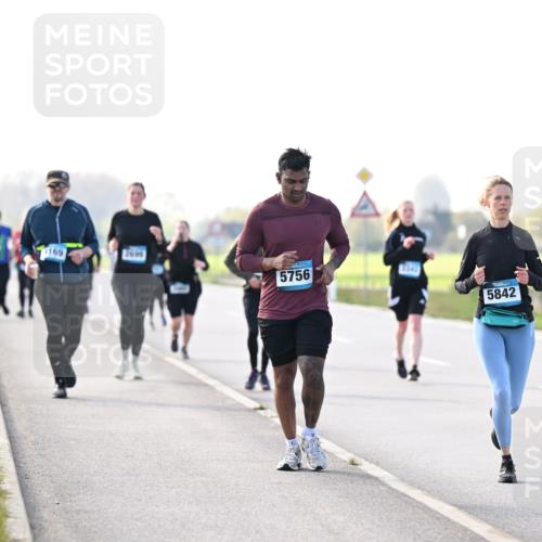 12.04.2026 - 45. Internationalen Wilhelmsburger Insellauf Dr. Thomas Lammeyer http://msf.ph/oto/9448696 12.04.2026 10:36:02 Laufen 700, 169, 2699, 5756, 5842 meine-sportfotos.de