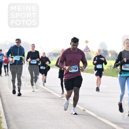 12.04.2026 - 45. Internationalen Wilhelmsburger Insellauf Dr. Thomas Lammeyer http://msf.ph/oto/9448698 12.04.2026 10:36:02 Laufen 3169, 2699, 5756, 3542, 5842 meine-sportfotos.de