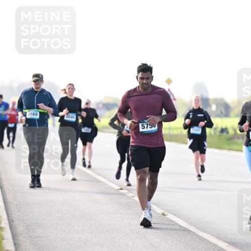 12.04.2026 - 45. Internationalen Wilhelmsburger Insellauf Dr. Thomas Lammeyer http://msf.ph/oto/9448700 12.04.2026 10:36:03 Laufen 3169, 2699, 5750, 5842 meine-sportfotos.de