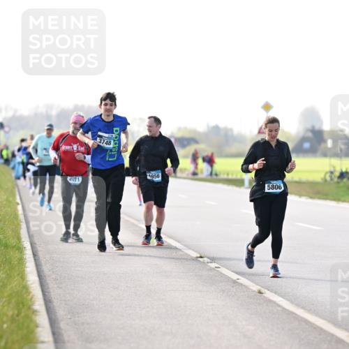 12.04.2026 - 45. Internationalen Wilhelmsburger Insellauf Dr. Thomas Lammeyer http://msf.ph/oto/9448746 12.04.2026 10:36:12 Laufen 4911, 3748, 956, 5806 meine-sportfotos.de