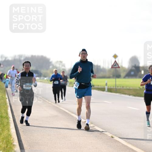 12.04.2026 - 45. Internationalen Wilhelmsburger Insellauf Dr. Thomas Lammeyer http://msf.ph/oto/9448937 12.04.2026 10:36:52 Laufen 2859, 51, 2601 meine-sportfotos.de