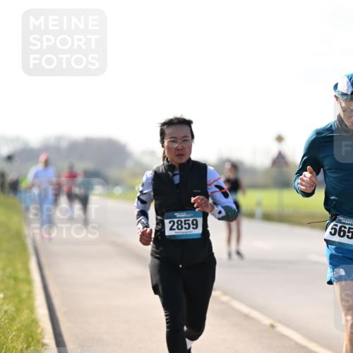 12.04.2026 - 45. Internationalen Wilhelmsburger Insellauf Dr. Thomas Lammeyer http://msf.ph/oto/9448953 12.04.2026 10:36:55 Laufen 2859, 5651 meine-sportfotos.de