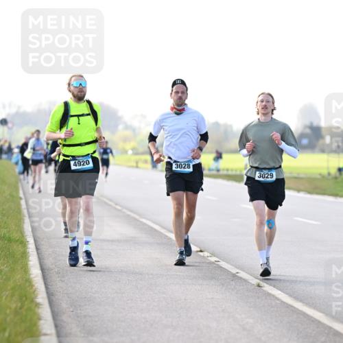 12.04.2026 - 45. Internationalen Wilhelmsburger Insellauf Dr. Thomas Lammeyer http://msf.ph/oto/9449197 12.04.2026 10:37:49 Laufen 161, 4920, 3028, 3029 meine-sportfotos.de