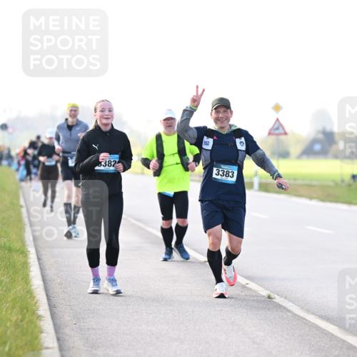 12.04.2026 - 45. Internationalen Wilhelmsburger Insellauf Dr. Thomas Lammeyer http://msf.ph/oto/9449316 12.04.2026 10:38:10 Laufen 8382, 3383 meine-sportfotos.de