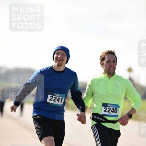 12.04.2026 - 45. Internationalen Wilhelmsburger Insellauf Dr. Thomas Lammeyer http://msf.ph/oto/9450479 12.04.2026 10:43:40 Laufen 2241, 4, 2240 meine-sportfotos.de
