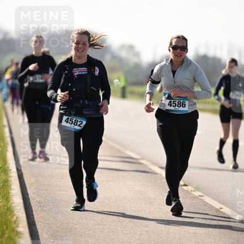 12.04.2026 - 45. Internationalen Wilhelmsburger Insellauf Dr. Thomas Lammeyer http://msf.ph/oto/9450504 12.04.2026 10:43:59 Laufen 4582, 4586 meine-sportfotos.de