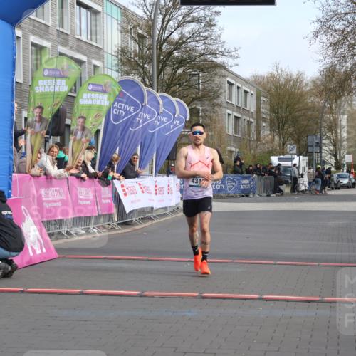 12.04.2026 - 45. Internationalen Wilhelmsburger Insellauf Strokosch-Dieckow http://msf.ph/oto/9450562 12.04.2026 10:05:44 Ziel 4342 meine-sportfotos.de
