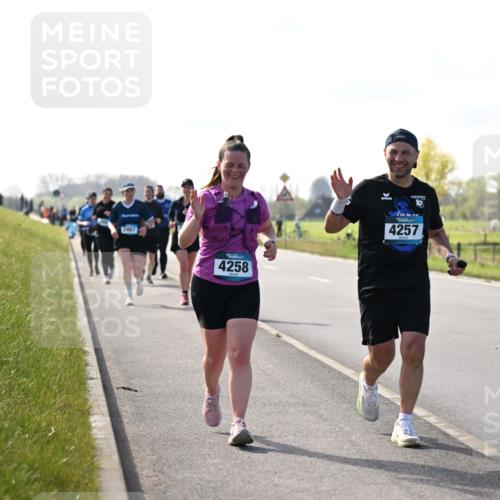 12.04.2026 - 45. Internationalen Wilhelmsburger Insellauf Dr. Thomas Lammeyer http://msf.ph/oto/9450639 12.04.2026 10:44:55 Laufen 4258, 4257 meine-sportfotos.de