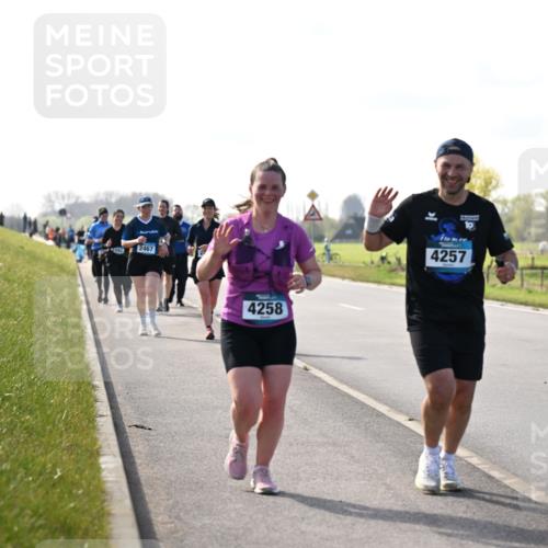 12.04.2026 - 45. Internationalen Wilhelmsburger Insellauf Dr. Thomas Lammeyer http://msf.ph/oto/9450640 12.04.2026 10:44:56 Laufen 2467, 4258, 4257, 10 meine-sportfotos.de
