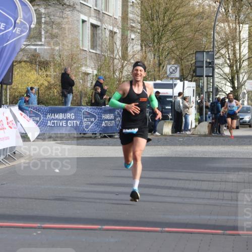 12.04.2026 - 45. Internationalen Wilhelmsburger Insellauf Strokosch-Dieckow http://msf.ph/oto/9450668 12.04.2026 10:06:53 Ziel 4077 meine-sportfotos.de