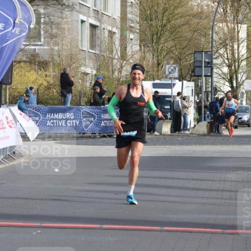12.04.2026 - 45. Internationalen Wilhelmsburger Insellauf Strokosch-Dieckow http://msf.ph/oto/9450674 12.04.2026 10:06:53 Ziel 4077 meine-sportfotos.de