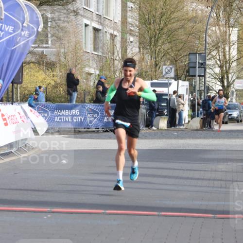 12.04.2026 - 45. Internationalen Wilhelmsburger Insellauf Strokosch-Dieckow http://msf.ph/oto/9450690 12.04.2026 10:06:53 Ziel 4077 meine-sportfotos.de
