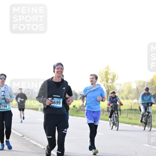 12.04.2026 - 45. Internationalen Wilhelmsburger Insellauf Dr. Thomas Lammeyer http://msf.ph/oto/9450741 12.04.2026 10:45:34 Laufen 699, 2788 meine-sportfotos.de