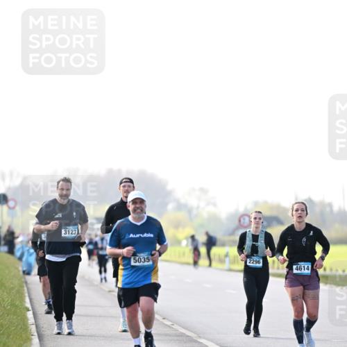 12.04.2026 - 45. Internationalen Wilhelmsburger Insellauf Dr. Thomas Lammeyer http://msf.ph/oto/9450753 12.04.2026 10:45:40 Laufen 3123, 5035, 2296, 4614 meine-sportfotos.de