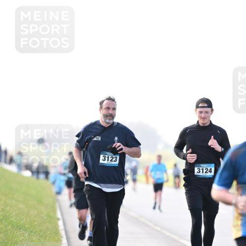 12.04.2026 - 45. Internationalen Wilhelmsburger Insellauf Dr. Thomas Lammeyer http://msf.ph/oto/9450780 12.04.2026 10:45:46 Laufen 3123, 3124 meine-sportfotos.de