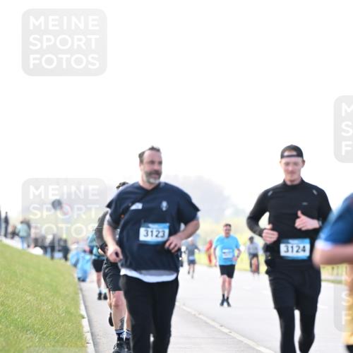 12.04.2026 - 45. Internationalen Wilhelmsburger Insellauf Dr. Thomas Lammeyer http://msf.ph/oto/9450781 12.04.2026 10:45:46 Laufen 3123, 3124 meine-sportfotos.de