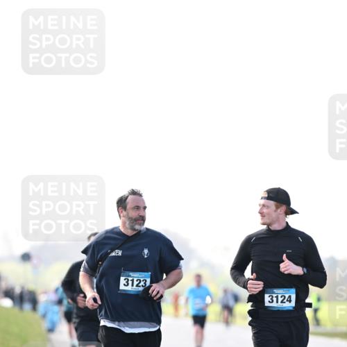 12.04.2026 - 45. Internationalen Wilhelmsburger Insellauf Dr. Thomas Lammeyer http://msf.ph/oto/9450784 12.04.2026 10:45:47 Laufen 3123, 3124 meine-sportfotos.de