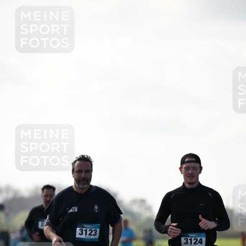 12.04.2026 - 45. Internationalen Wilhelmsburger Insellauf Dr. Thomas Lammeyer http://msf.ph/oto/9450789 12.04.2026 10:45:47 Laufen 3123, 3124 meine-sportfotos.de