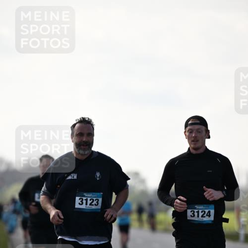 12.04.2026 - 45. Internationalen Wilhelmsburger Insellauf Dr. Thomas Lammeyer http://msf.ph/oto/9450794 12.04.2026 10:45:48 Laufen 3123, 3124 meine-sportfotos.de